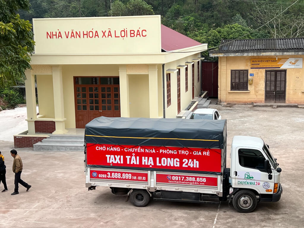 Xe chở và giao hàng tại Quảng Ninh